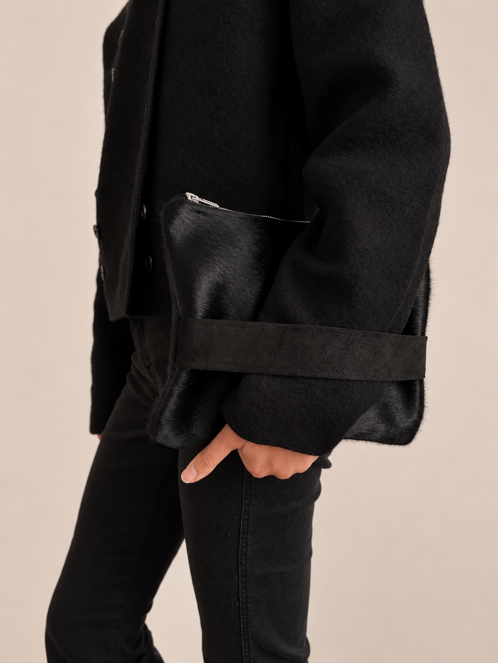 BLACK HANDHELD POUCH