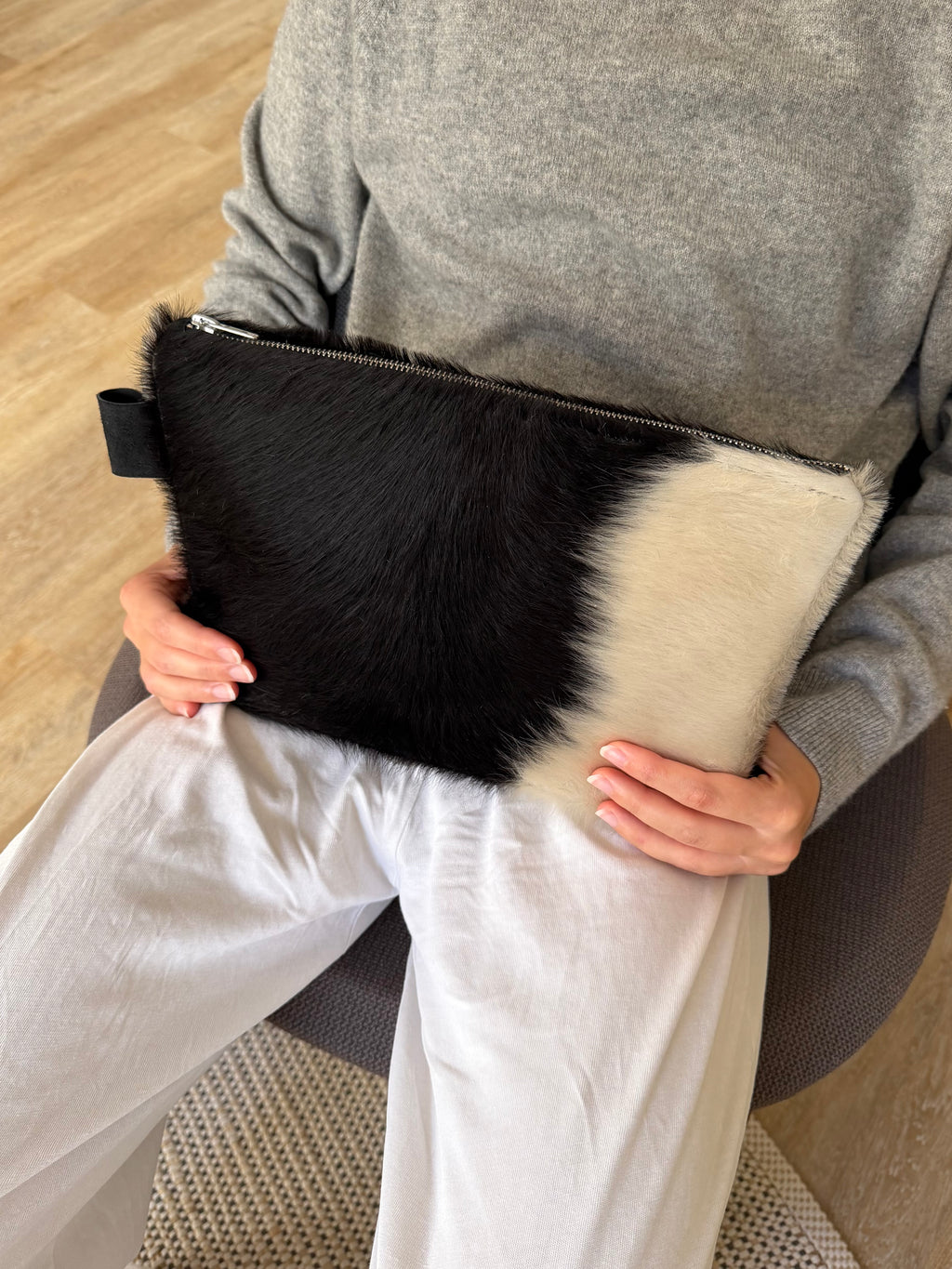BIG BLACK & WHITE POUCH