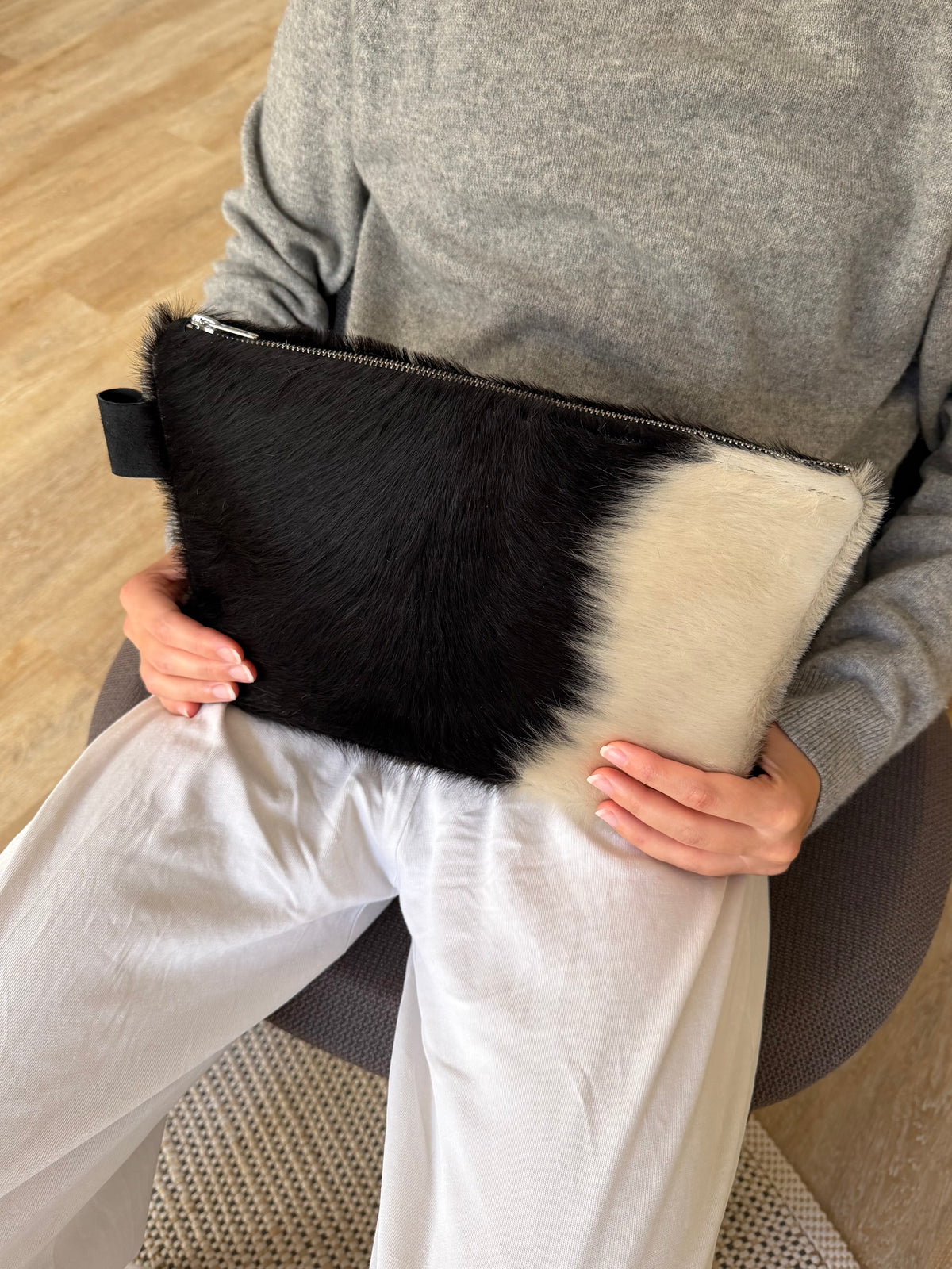 BIG BLACK & WHITE POUCH